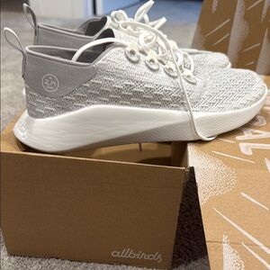 Allbirds SuperLight Trainers, White and Gray Athletic Shoes with Modern Design
